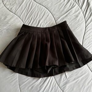 Black super mini pleated skort